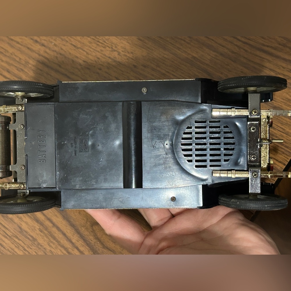 VINTAGE TOY CAR RADIO - Picture 9 of 9